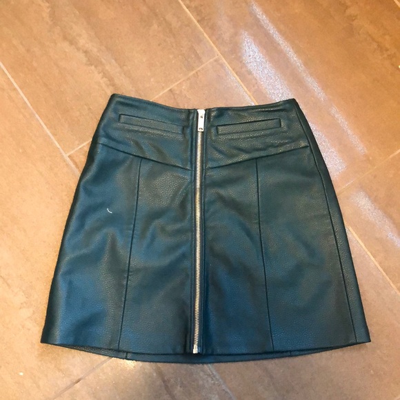 BERSHKA Forest hunter green vegan leather metal zipper mini skirt SIZE XS - Picture 1 of 3